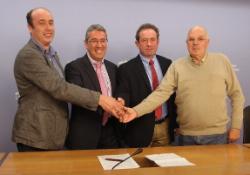 El consejero de Obras Públicas, Política Local y Territorial, Antonino Burgos, ha firmado convenios de colaboración con los municipios de Anguiano, Berceo y Nieva de Cameros.