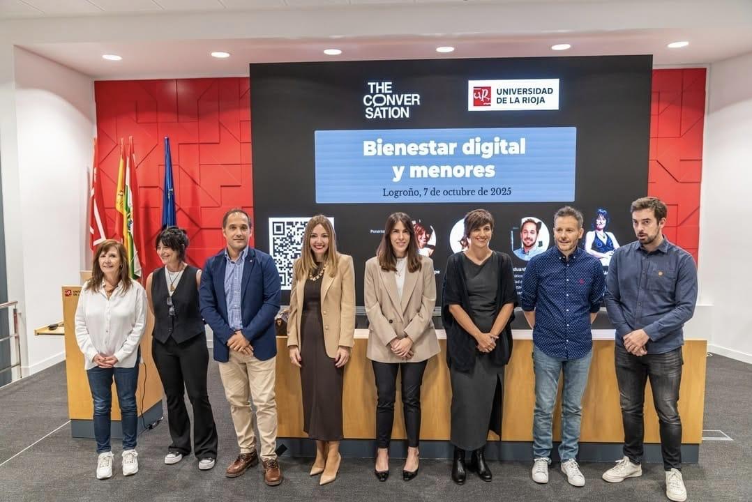 foto the conversation