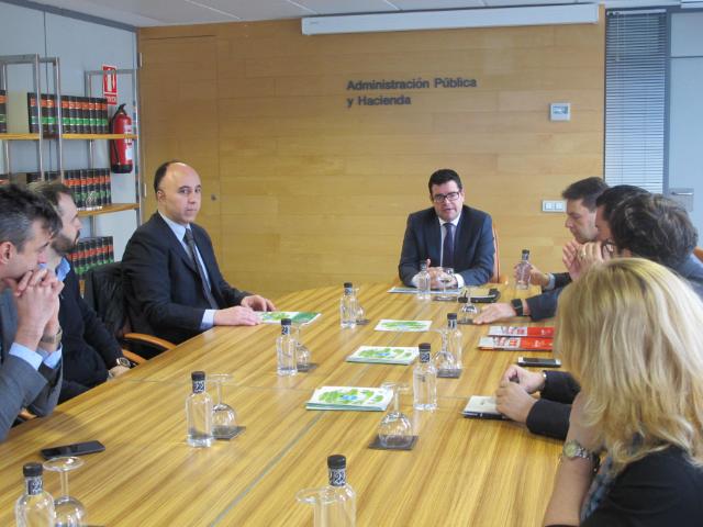 Alfonso Domínguez ha recibido esta mañana a una representación del recién constituido Clúster Smart Places