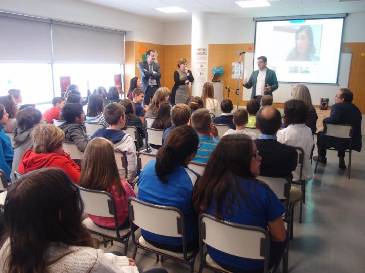 El consejero de Administración Pública y Hacienda, Alfonso Domínguez, participa en una videoconferencia con ingenieras informáticas de La Rioja con motivo del Día Internacional de las Niñas en las TIC.