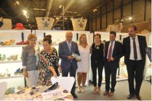 Ceniceros destaca que la apuesta del sector del calzado riojano por la tecnología y la innovación es clave para aumentar cada año sus exportaciones