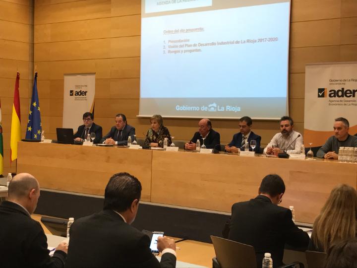 La Mesa de Política Industrial ha presentado esta mañana el Plan de Desarrollo Industrial a los miembros de la Oficina de Asuntos Económicos