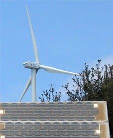 Aerogenerador y panel solar