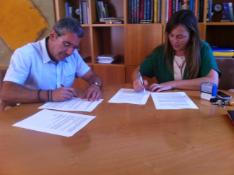 Antonino Burgos firma el contrato anual para la señalización de las marcas viales de 1.428 kilómetros de la red de carreteras de La Rioja