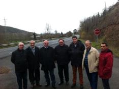 El director general de Obras Públicas y Transportes, Víctor Garrido, ha visitado el refuerzo del firme en la carretera LR-111 entre Ojacastro y Santo Domingo.